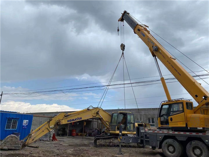 依兰县25吨吊车的工作半径是多少？