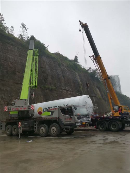 依兰县“不怕风雨冻”—— 吊车的 “恶劣环境适应” 技术
